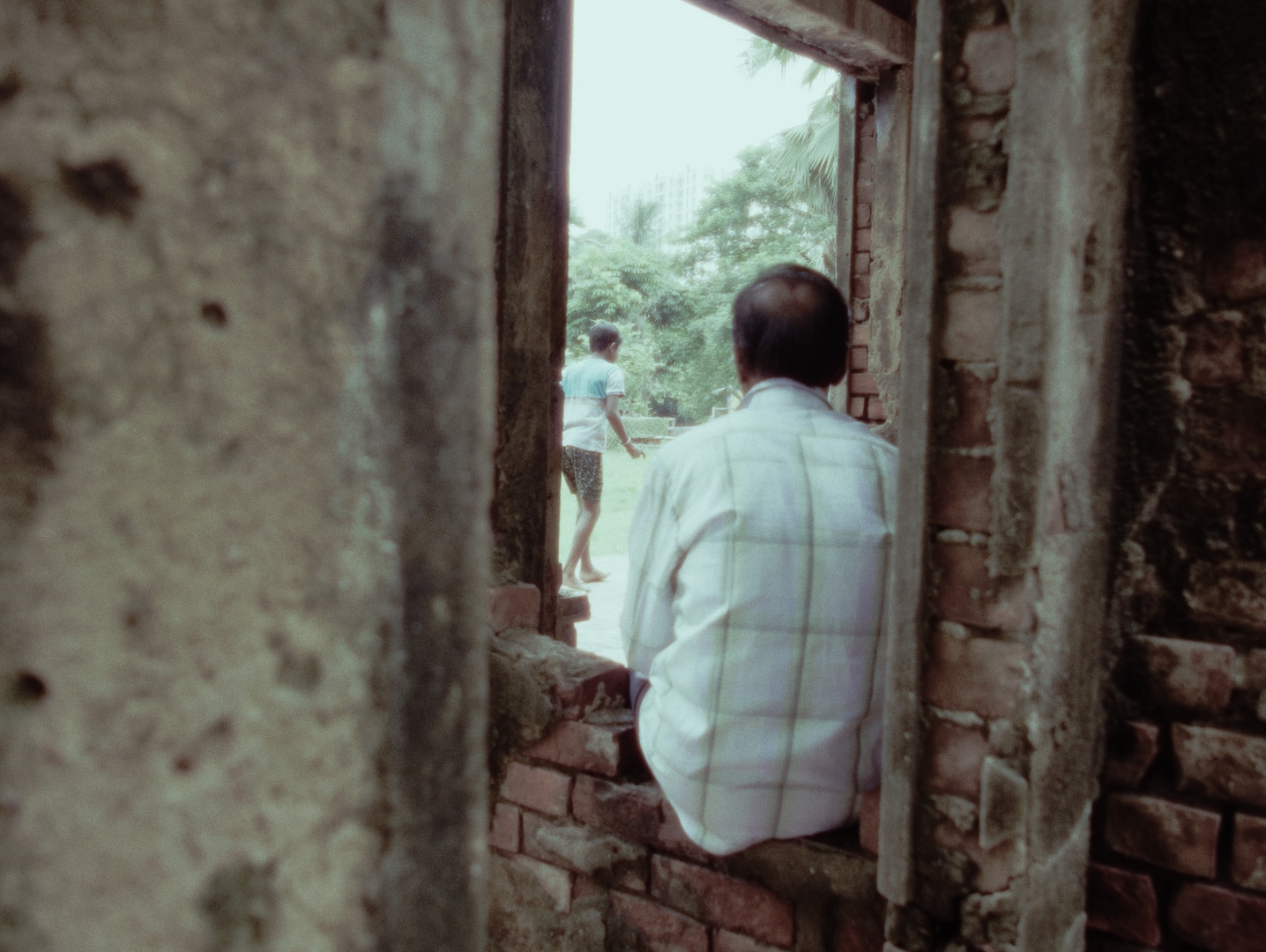 Raahgir Khada Bazaar Mein — short film cinematography frame 8 by Kamal Chhetri